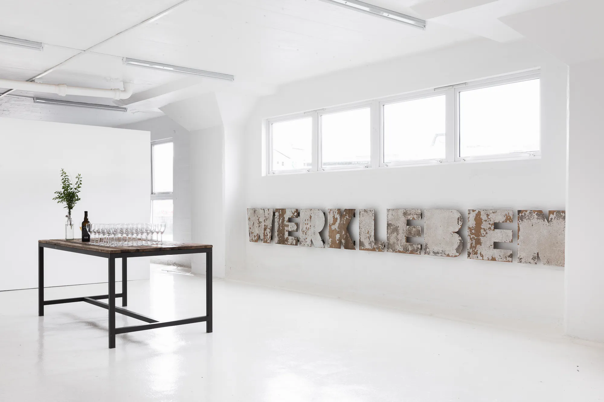 TO BAUHAUS OR NOT TO BAUHAUS - checked